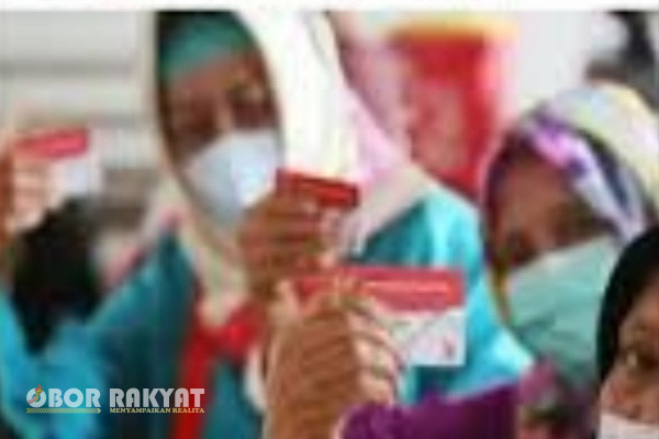 Bondowoso, Obor Rakyat - Sejumlah Keluarga penerima manfaat (KPM) PKH di Desa Wonosari, Kecamatan Grujugan, Kabupaten Bondowoso mengaku resah karena bantuan sosial tersebut tak bisa dicairkan.