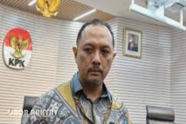 Jakarta, Obor Rakyat – Komisi Pemberantasan Korupsi (KPK) terus mengintensifkan penyidikan dugaan korupsi dana hibah Kelompok Masyarakat (Pokmas) yang bersumber dari APBD Jawa Timur tahun anggaran 2021–2022.