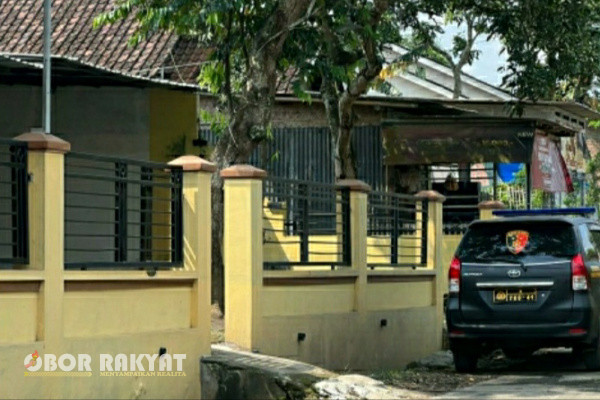 Bondowoso, Obor Rakyat - Akhir akhir ini, banter tersiar ke publik, bahwa Kepala Desa (Kades) Padasan, Kecamatan Pujer, Kabupaten Bondowoso, inisial FAJ telah menghilang setelah dilaporkan ke polisi terkait dengan dugaan penggelapan mobil rental.