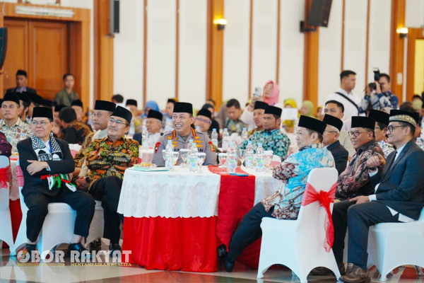 Jakarta, Obor Rakyat - Kapolri Jenderal Listyo Sigit Prabowo menghadiri kegiatan silaturahmi nasional ormas-ormas Islam dan Halal Bihalal Idul Fitri 1446 Hijriah Majelis Ulama Indonesia (MUI).