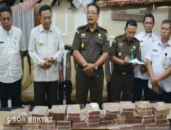 Ramai-ramai Datang Ke Kejaksaan, Puluhan Kades di Bondowoso Kembalikan Uang Dana Desa Temuan Inspektorat