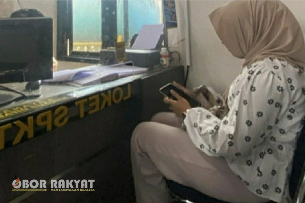 Jember, Obor Rakyat - DF (19) seorang biduan dangdut melaporkan pemilik orkes berinisial DY ke Polres Jember, Polda Jatim atas dugaan pencabulan.