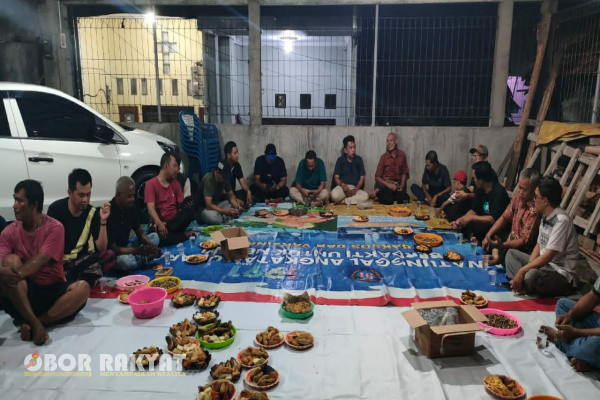 Jakarta, Obor Rakyat - 10 Mei 2025 Untuk pertama kalinya, warga RT 011/01 Kelurahan Pinang Ranti, Makasar Jakarta Timur, menggelar kegiatan arisan bulanan perdana yang berlangsung penuh kehangatan dan kebersamaan.