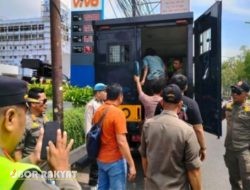 Penertiban Atribut Ormas di Jakbar, 10 Jukir Liar Turut Diamankan
