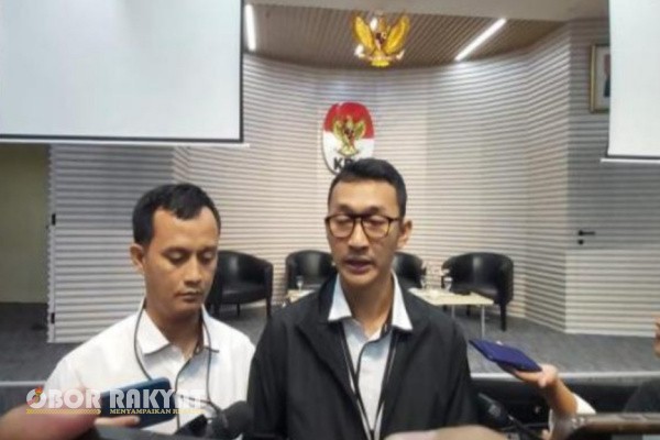 Jakarta, Obor Rakyat - Komisi Pemberantasan Korupsi (KPK) mendalami proses pengajuan dana hibah di lingkungan Pemerintah Provinsi (Pemprov) Jawa Timur.