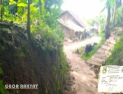 Hanya Hitungan Bulan, Bangunan Rabat Beton di Desa Gadingsari Bondowoso Sudah Retak