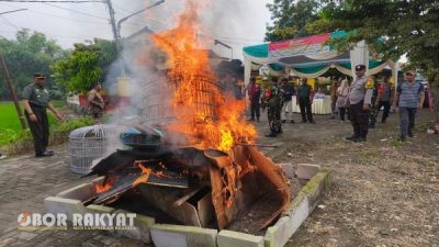 Pasca Obrakkan, Barang Bukti Judi Sabung Ayam Turut di Musnakan Polsek Lakarsantri