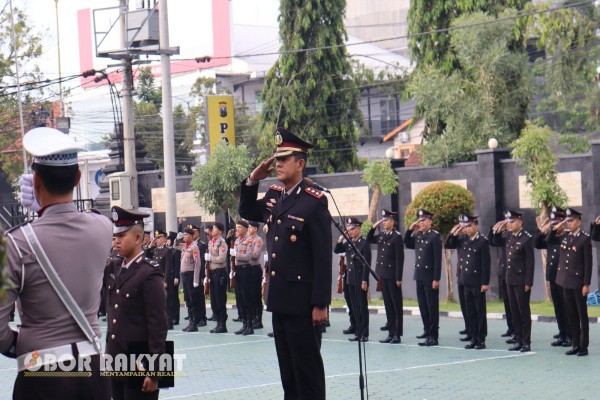 Banyuwangi, Obor Rakyat - Kepolisian Resor Kota (Polresta) Banyuwangi Polda Jatim melaksanakan upacara bendera dalam rangka memperingati Hari Lahir Pancasila, Senin (2/6/2025)