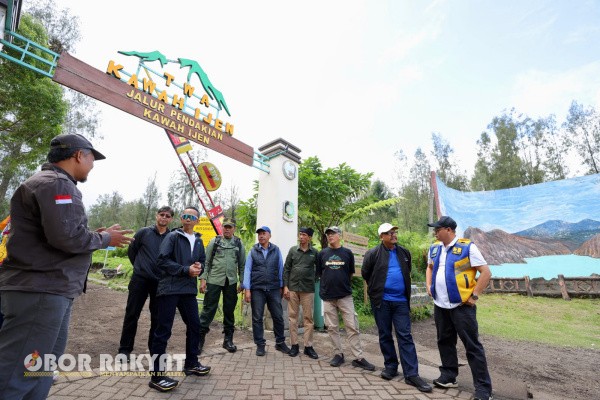 Banyuwangi, Obor Rakyat – Taman Wisata Alam (TWA) Gunung Ijen menjadi salah satu tujuan favorit wisatawan saat berlibur ke Banyuwangi.
