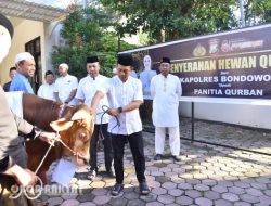 Kapolres Bondowoso Serahkan Hewan Qurban, Wujud Kepedulian di Hari Raya Idul Adha 2025