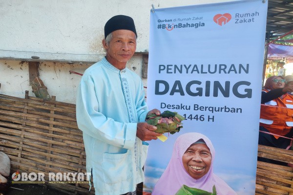 Bondowoso, Obor Rakyat – Rumah Zakat melalui program Desaku Berqurban kembali menebar kebaikan dengan menyembelih dan mendistribusikan hewan qurban di wilayah minim pengqurban.