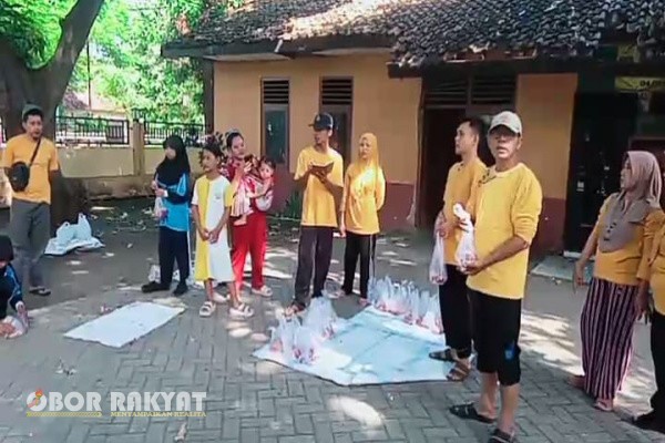 Situbondo, Obor Rakyat — Dalam rangka memperingati Hari Raya Idul Adha 1446 Hijriah, keluarga besar SDN 1 Lamongan, Kecamatan Arjasa, Kabupaten Situbondo, Jawa Timur, menggelar kegiatan pemotongan hewan kurban berupa dua ekor kambing.