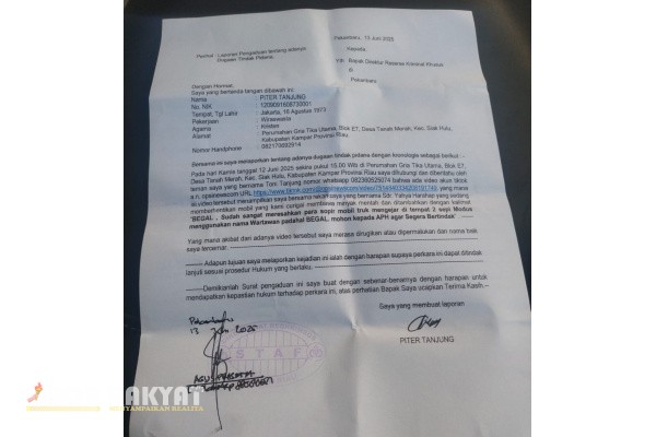 Riau, Obor Rakyat – Sejumlah wartawan senior yang dipimpin oleh Piter Tanjung secara resmi melaporkan akun media sosial TikTok milik seseorang bernama Yusman Gea ke Kepolisian Daerah (Polda) Riau, pada Jumat (13)62025).