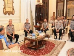 HUT Bhayangkara ke-79, Mabes Polri Anjangsana ke Mantan Kapolri Badrodin Haiti sebagai Bentuk Penghormatan