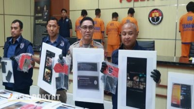 Polda Jatim Bongkar Grup WhatsApp “INFO VID”, Empat Tersangka Diamankan Terkait Penyebaran Konten Pornografi dan Aktivitas Gay Online