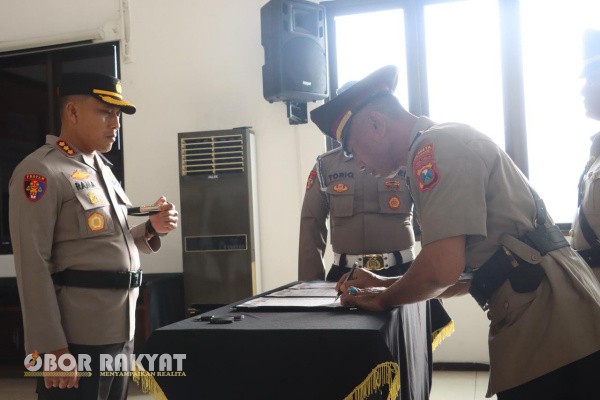 Banyuwangi, Obor Rakyat– Polresta Banyuwangi menggelar upacara serah terima jabatan (sertijab) sejumlah Kapolsek jajaran, Senin pagi (16/06/2025), bertempat di Gedung Rupatama Wira Pratama.