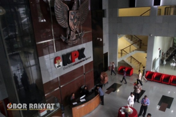 Jakarta, Obor Rakyat – Komisi Pemberantasan Korupsi (KPK) terus mendalami kasus dugaan tindak pidana korupsi (TPK) terkait pengelolaan dana hibah Kelompok Masyarakat (Pokmas) dari Anggaran Pendapatan dan Belanja Daerah (APBD) Provinsi Jawa Timur tahun anggaran 2021–2022.