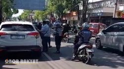 Petugas Dishub Bondowoso Rutin Patroli, Himbau Pengendara Parkir di Tempat yang Tepat