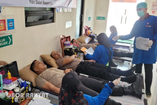 Banyuwangi, Obor Rakyat – Dalam rangka memperingati Hari Bhayangkara ke-79, Polresta Banyuwangi Polda Jawa Timur menggelar kegiatan bakti kesehatan di Klinik Pratama Polresta Banyuwangi, Selasa (17/6/2025).