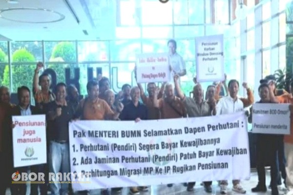 Jakarta, Obor Rakyat – Ratusan pensiunan Perum Perhutani menggelar audiensi di kantor pusat perusahaan, Jalan TB Simatupang, Jakarta Selatan, Selasa (17/6/2025).