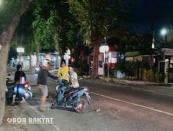 Pengendara Terjatuh Akibat Jalan Berlubang di Bondowoso, Aktivis Desak Pemda Segera Bertindak