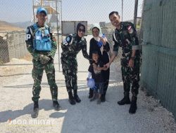 Satgas SEMPU XXV-Q Tunjukkan Soft Power, Bantu Warga Lebanon yang Terluka