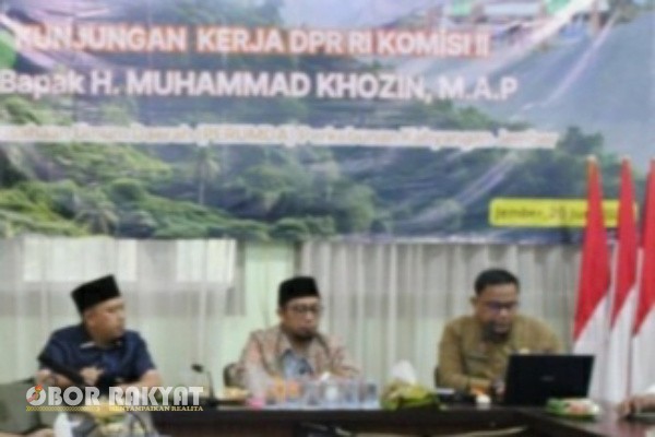 Jember, Obor Rakyat – Perusahaan Umum Daerah (Perumda) Perkebunan Kahyangan Jember terus berinovasi dengan mengembangkan komoditas baru berupa tanaman tebu.