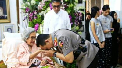 Kapolri Hadiri Perayaan Ulang Tahun ke-100 Ny. Meriyati Hoegeng di Depok, Simbol Penghormatan atas Nilai Keteladanan