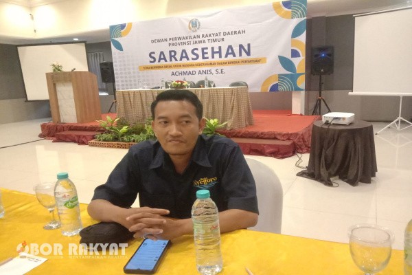Jember, Obor Rakyat – Dalam rangka meningkatkan kesadaran masyarakat tentang pentingnya etika dalam bermedia sosial, Dewan Perwakilan Rakyat Daerah (DPRD) Provinsi Jawa Timur menggelar kegiatan Sarasehan bertema "Etika Bermedia Sosial untuk Menjaga Keragaman dalam Bingkai Persatuan", Minggu (22/6/2025) di Hotel Bintang Mulia, Kecamatan Kaliwates, Kabupaten Jember.