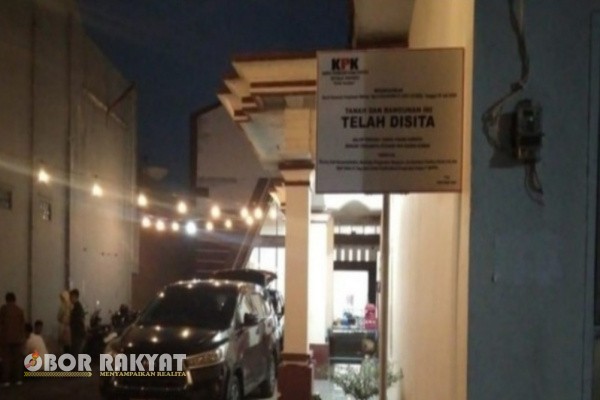 Jakarta, Obor Rakyat – Komisi Pemberantasan Korupsi (KPK) menyita aset milik mantan Wakil Ketua DPRD Provinsi Jawa Timur periode 2019–2024, Anwar Sadad (AS), dalam pengusutan kasus dugaan korupsi dana hibah kelompok masyarakat (pokmas) pada APBD Jatim tahun 2021–2022.