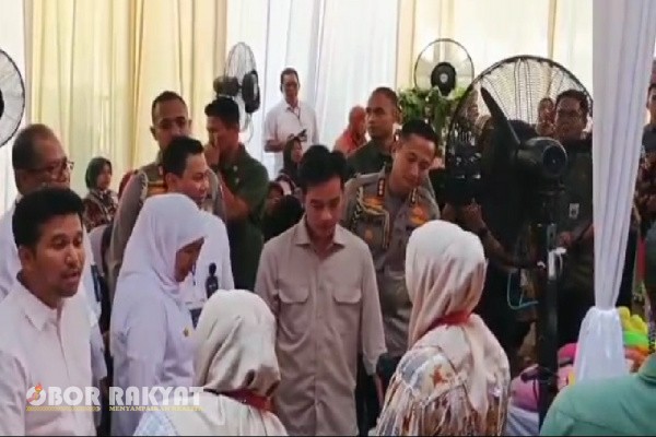 Bondowoso, Obor Rakyat – Wakil Presiden (Wapres) RI, Gibran Rakabuming Raka, melanjutkan kunjungan kerjanya di Jawa Timur dengan meninjau langsung pelaksanaan program PNM Mekaar (Membina Ekonomi Keluarga Sejahtera) di Kabupaten Bondowoso, Selasa (24/6/2025).