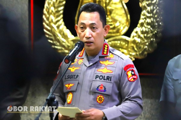 Jakarta, Obor Rakyat – Kapolri Jenderal Listyo Sigit Prabowo melakukan mutasi besar terhadap sejumlah perwira tinggi (Pati) Polri, termasuk empat jenderal bintang tiga atau Komisaris Jenderal (Komjen), salah satunya Ketua KPK Komjen Setyo Budiyanto. Mutasi tertuang dalam Surat Telegram Kapolri nomor ST/1421/VI/KEP./2025 tanggal 24 Juni 2025.