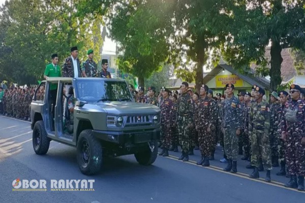 Situbondo, Obor Rakyat – Sebanyak 2.000 kader Gerakan Pemuda (GP) Ansor dan Barisan Ansor Serbaguna (Banser) Kabupaten Situbondo, Jawa Timur, menggelar apel pasukan di Alun-Alun Situbondo pada Jumat (27/6/2025) sore.