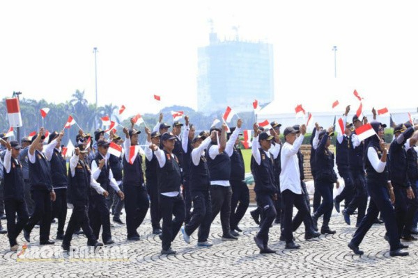 Jakarta, Obor Rakyat – Peringatan Hari Bhayangkara ke-79 yang akan digelar di kawasan Monumen Nasional (Monas), Jakarta, pada 1 Juli 2025, bakal menjadi momen spesial yang memperkuat sinergi antara Polri dan elemen masyarakat. Dalam upacara dan devile kebangsaan tersebut, satuan pengamanan (Satpam), Perlindungan Masyarakat (Linmas), serta berbagai unsur Potensi Masyarakat (Potmas) dari seluruh Indonesia akan turut ambil bagian.