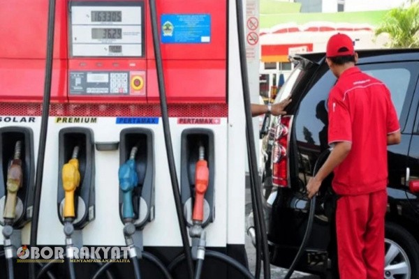 Jakarta, Obor Rakyat – Sejumlah badan usaha penyedia Bahan Bakar Minyak (BBM) di Indonesia resmi menaikkan harga produk BBM non subsidi per Selasa, 1 Juli 2025. Kenaikan ini dilakukan serentak oleh PT Pertamina (Persero), Shell Indonesia, BP-AKR, hingga PT Vivo Energy Indonesia, mengikuti tren penyesuaian harga rutin bulanan yang berlaku di Indonesia setiap awal bulan.