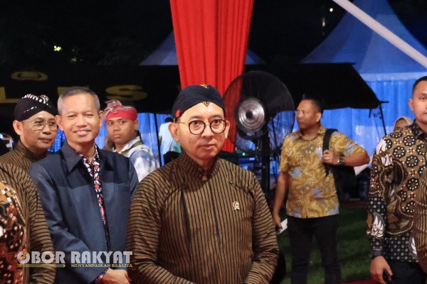 Jakarta, Obor Rakyat – Menteri Kebudayaan Fadli Zon memberikan apresiasi tinggi kepada Kepolisian Republik Indonesia (Polri) atas komitmennya dalam melestarikan budaya Nusantara melalui pagelaran wayang kulit yang rutin digelar setiap peringatan Hari Bhayangkara.
