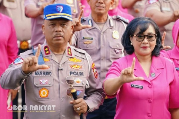 Jakarta, Obor Rakyat – Momentum Hari Ulang Tahun (HUT) Bhayangkara ke-79 menjadi ajang refleksi atas kinerja Kepolisian Republik Indonesia, termasuk sektor lalu lintas. Salah satu bentuk apresiasi datang dari aktivis Himpunan Mahasiswa Islam (HMI), Benny, yang juga pernah menjabat sebagai Wakil Bendahara Umum PB HMI. Ia mengapresiasi gebrakan dan pembaruan yang dilakukan Korps Lalu Lintas (Korlantas) Polri di bawah komando Irjen Pol. Agus Suryo Nugroho.