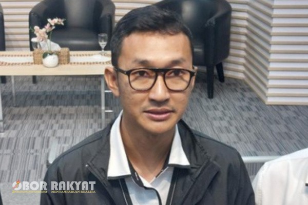 Jakarta, Obor Rakyat – Komisi Pemberantasan Korupsi (KPK) membantah kabar penangkapan seorang kepala kepolisian resor (Kapolres) dalam operasi tangkap tangan (OTT) di Sumatera Utara. Juru Bicara KPK, Budi Prasetyo, menegaskan hanya tujuh orang yang ditangkap, sebagian besar berasal dari Dinas PUPR dan perusahaan rekanan proyek jalan.