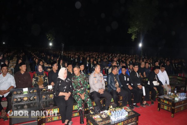 Nganjuk, Obor Rakyat – Pelaksanaan pengesahan warga baru Persaudaraan Setia Hati Terate (PSHT) Cabang Nganjuk tahun 2025 berlangsung aman, lancar, dan tertib. Ribuan peserta dari berbagai daerah mengikuti seluruh rangkaian kegiatan yang dipusatkan di Desa Pesudukuh, Kecamatan Bagor, pada Sabtu (5/7/2025), lalu.
