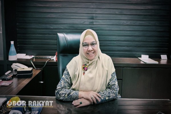 Surabaya, Obor Rakyat – BPJS Kesehatan Cabang Surabaya memastikan tidak ada pembatasan jumlah hari perawatan inap bagi peserta Jaminan Kesehatan Nasional (JKN). Selama masih dibutuhkan secara medis, pasien berhak mendapatkan layanan kesehatan tanpa batasan hari, sesuai dengan ketentuan dan rekomendasi tenaga medis.