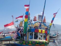Nelayan Penarukan Situbondo Gelar Tradisi Petik Laut, Syukuri Hasil Laut dengan Nyanyian dan Goyangan