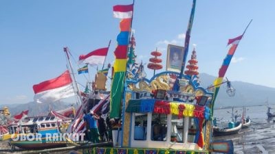 Nelayan Penarukan Situbondo Gelar Tradisi Petik Laut, Syukuri Hasil Laut dengan Nyanyian dan Goyangan