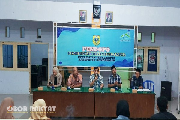 Bondowoso, Obor Rakyat - Dalam upaya percepatan program Desa dan Kelurahan Berseri, Dinas Lingkungan Hidup (DLH) Kabupaten Bondowoso membuktikan komitmennya dengan tetap melaksanakan pembinaan hingga malam hari.
