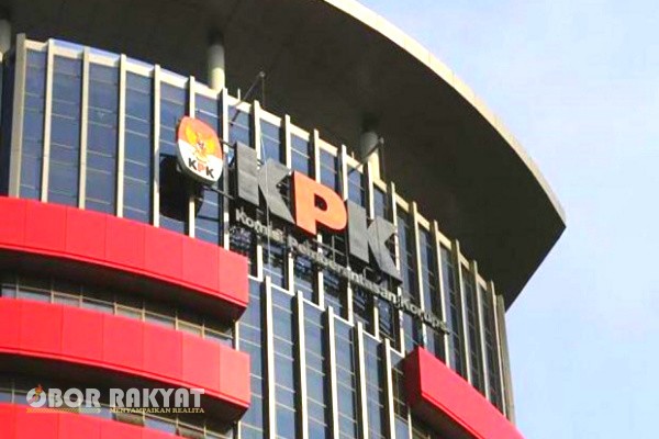 Jakarta, Obor Rakyat - Komisi Pemberantasan Korupsi (KPK) mencatat skor Survei Penilaian Integritas (SPI) Pemerintah Kabupaten Lamongan tahun 2024 turun sebesar 5,71 poin menjadi 74,70 dari tahun sebelumnya yang mencapai 80,41. Penurunan tersebut memasukkan Lamongan dalam kategori ‘kuning’ atau ‘waspada’.