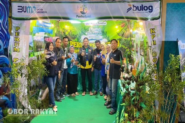 Bondowoso, Obor Rakyat — Festival Muharam 2025 yang digelar Pemerintah Kabupaten Bondowoso sukses menarik antusiasme masyarakat. Kegiatan yang berlangsung mulai 6 hingga 12 Juli 2025 di Alun-alun Ki Bagus Asra itu menghadirkan berbagai hiburan dan kuliner bernuansa Islami yang menjadi agenda tahunan dan selalu dinantikan.