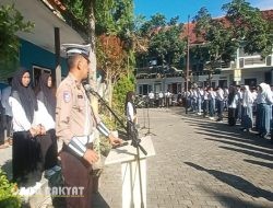 Satlantas Polres Bondowoso Sosialisasikan Operasi Patuh Semeru 2025 di MTs Nurul Hidayah