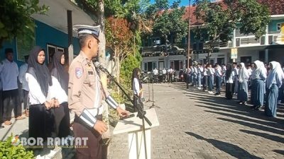 Satlantas Polres Bondowoso Sosialisasikan Operasi Patuh Semeru 2025 di MTs Nurul Hidayah