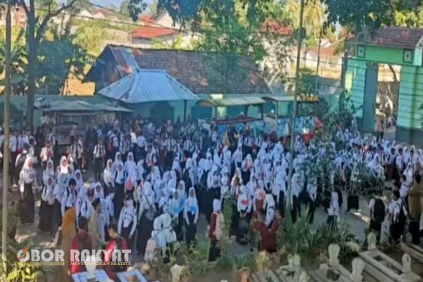 Bondowoso, Obor Rakyat — SMP Negeri 3 Bondowoso menggelar Masa Pengenalan Lingkungan Sekolah (MPLS) yang unik dan sarat edukasi budaya.