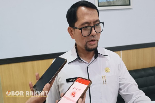 Bondowoso, Obor Rakyat — Sekretaris Daerah (Sekda) Bondowoso, Fathur Rozi, mengungkapkan kekecewaan mendalam terhadap salah satu aparatur sipil negara (ASN) di lingkungan Dinas Kependudukan dan Pencatatan Sipil (Dispendukcapil) Bondowoso yang terlibat kasus pencurian data untuk kredit fiktif.