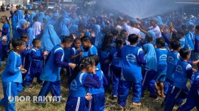 Satpol PP dan Damkar Bondowoso Sosialisasikan Edukasi Proteksi Kebakaran di SDN Sukosari 1